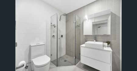 Bright and Spacious 1 Bedroom + Study Apartment with Private courtyard. - Photo 4