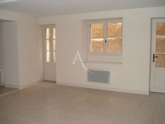 Location Appartement 2 pièces 42m² FONTENAY LE COMTE 85200 - Photo 1