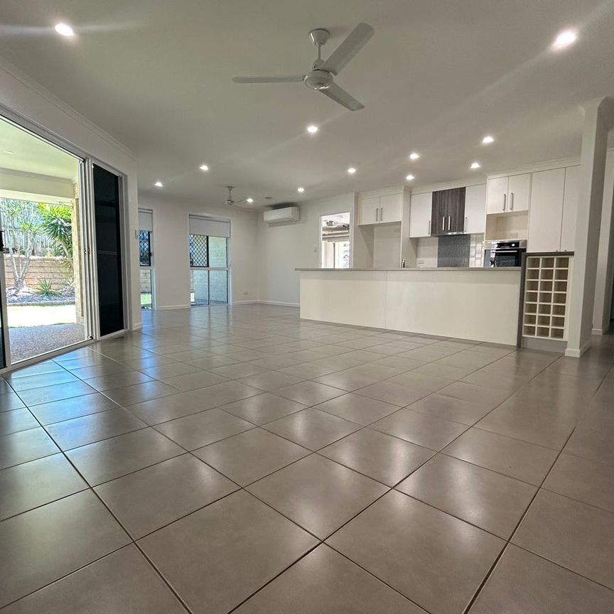 SPACIOUS AND LOW MAINTENANCE FAMILY HOME - Photo 1