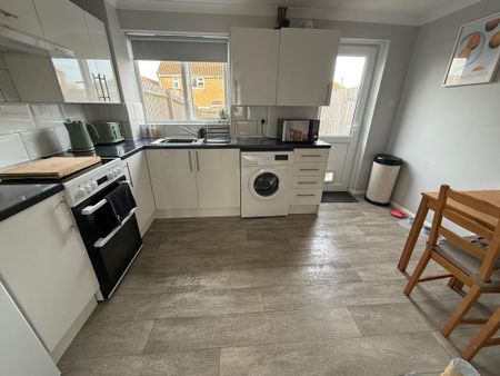 2 bedroom terraced house to rent - Photo 4