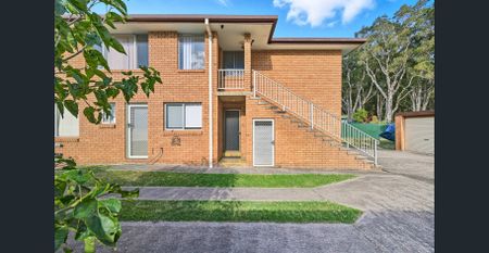 Charming Two Bedroom Brick Unit In A Central Location - Photo 3