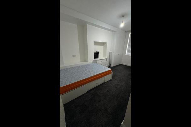 Room in a Shared Flat, Headingley, LS6 - Photo 1