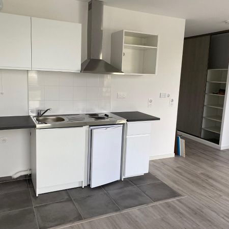 location Appartement T1 DE 26.9m² À ELANCOURT - Photo 3