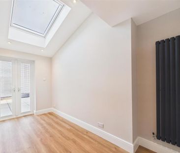 4 bedroom terraced house to rent - Photo 4