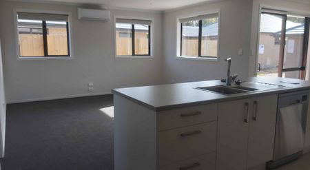 Sunny 3-bedroom house for rent!! - Photo 2