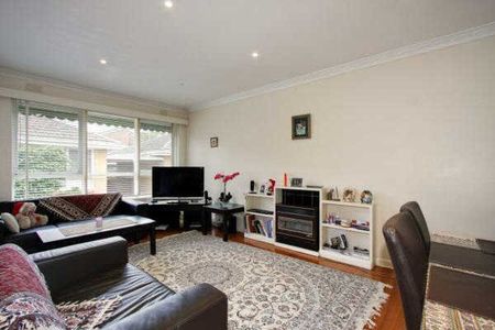 Spacious 2-Bedroom Unit in Prime Location - Photo 4