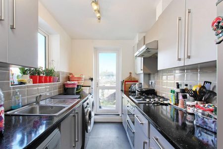 3 bedroom flat to rent - Photo 3