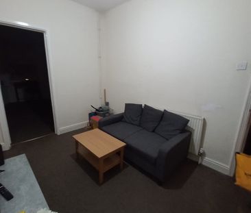 1 Bed Flat, Colwick Road, NG2 - Photo 2