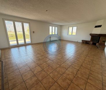 BEL APPARTEMENT DE 4,5 PIÈCES AVEC CHEMINÉE ET SPACIEUSE TERRASSE - Photo 3