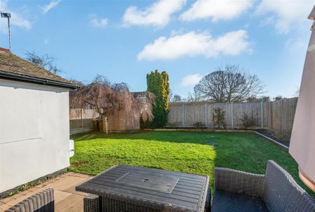 4 bedroom detached house to rent - Photo 2