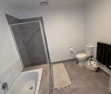 Cranbourne North - Photo 1