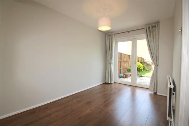 Lillibrooke Crescent, Maidenhead - Photo 1