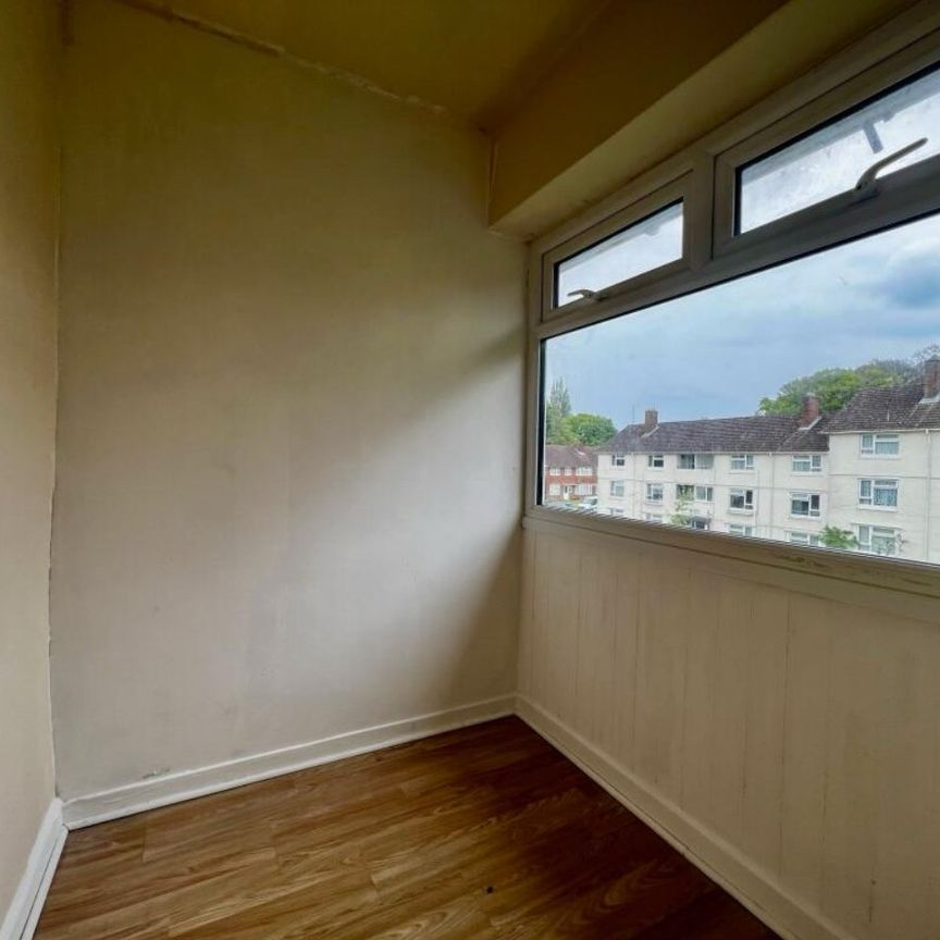 3 Bed Flat, Wellow Close, SO18 - Photo 1