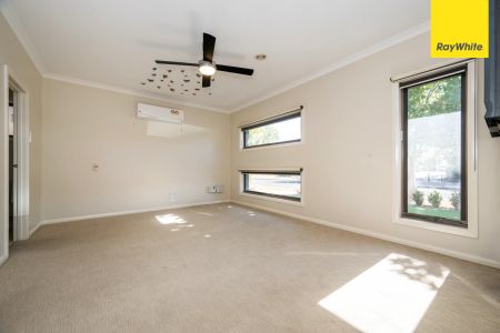 SPACIOUS FAMILY HOME WITH THEATRE & MULTIPLE LIVING AREAS - Photo 4