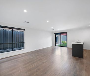 Low Maintenance 4 bedroom home - Photo 4