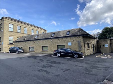 Upper Blakeridge Lane, Batley, West Yorkshire, WF17 - Photo 5