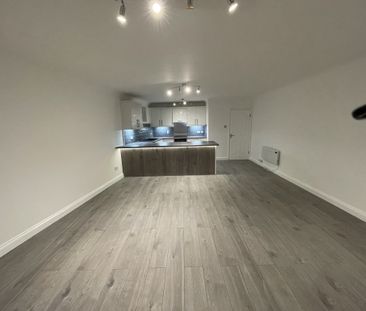 Newly Refurbished To A High Standard – Spacious One Bed Apartment t... - Photo 3