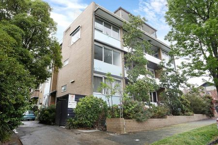 Modern Comfort, Leafy Outlook & Unbeatable St Kilda Location - Photo 3