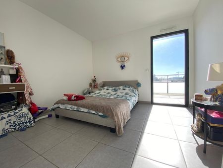 Location Appartement 2 pièces 51m² GUILHERAND GRANGES 07500 - Photo 4