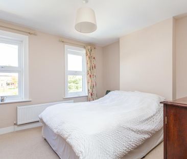 2 bedroom end of terrace house to rent - Photo 3