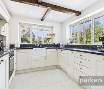 4 bedroom semi-detached house to rent - Photo 5