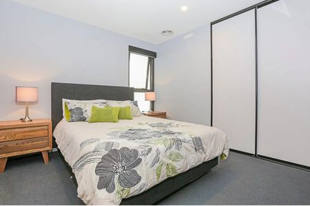 Fully Furnished & Equipped 2 Bedroom Apartment on the Kingston Foreshore - Photo 4