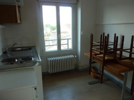 Location Appartement 2 pièces 32m² MONTMORILLON 86500 - Photo 3