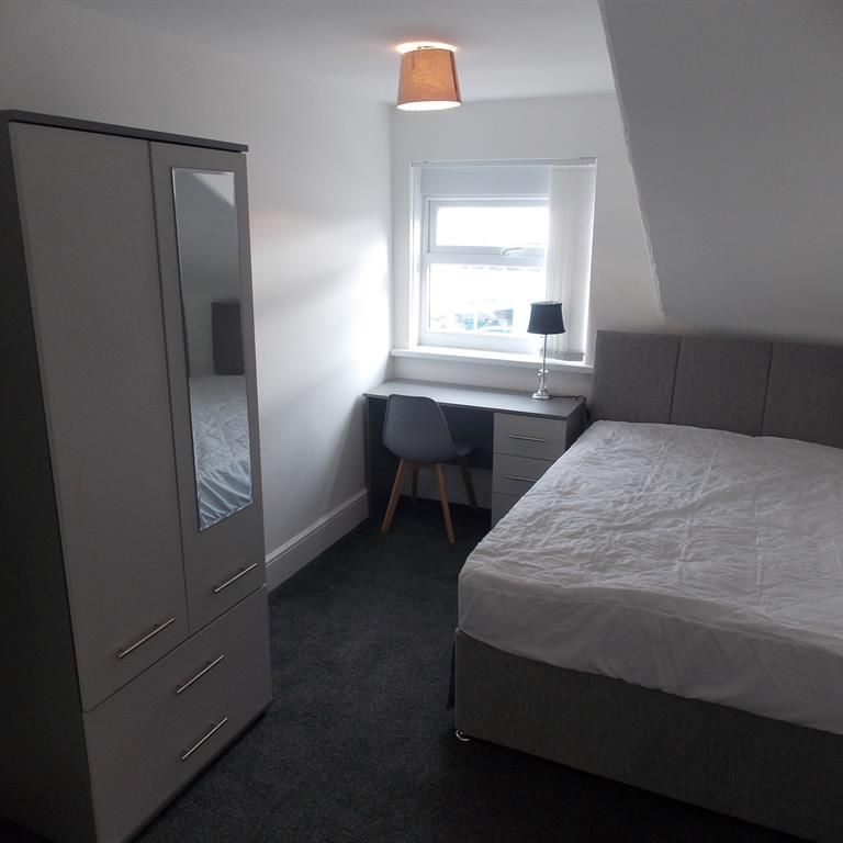 9 bedroom private hall to rent - Photo 1