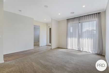 LOVELY FOUR BEDROOM HOME! - Photo 2