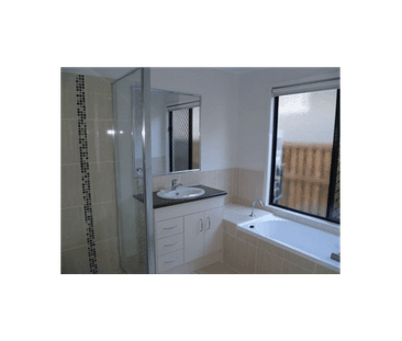 108 Queens Esplanade, Thorneside, Qld 4158 - Photo 1