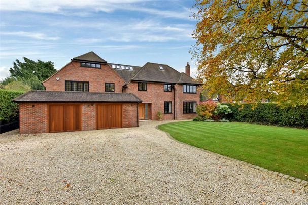 Stunning family home which has been refurbished throughout - Photo 1