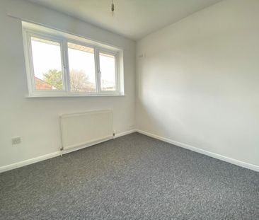 3 bedroom end of terrace house to rent - Photo 2