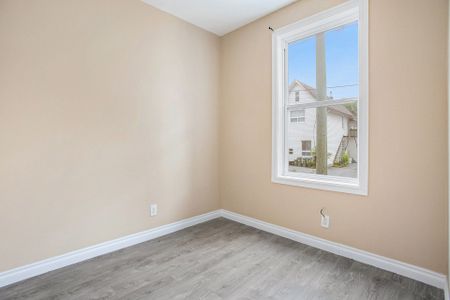 For Lease - 256 Park Park Unit# 1, Vanier and Kingsview Park, Ontario - Photo 5