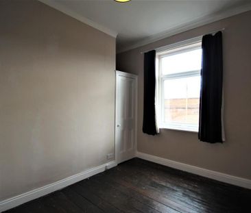 2 bedroom end of terrace house to rent - Photo 4