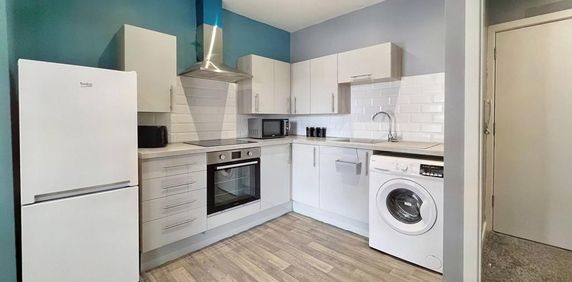 2 bedroom flat to rent - Photo 2