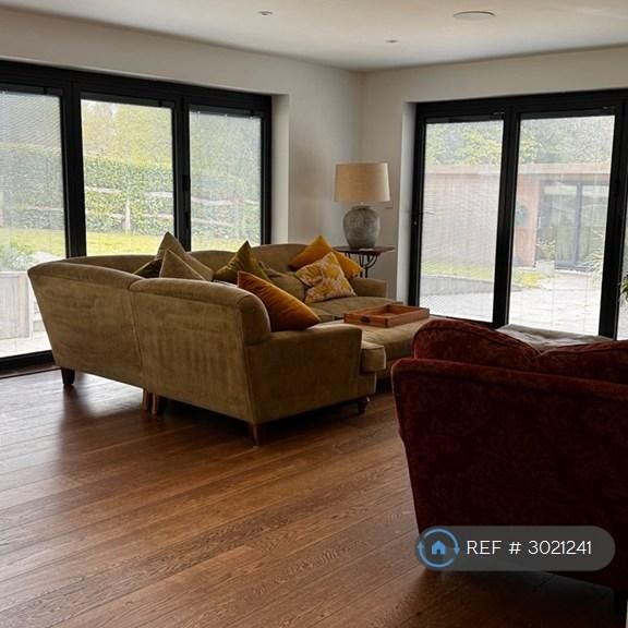 5 bedroom end of terrace house to rent - Photo 1