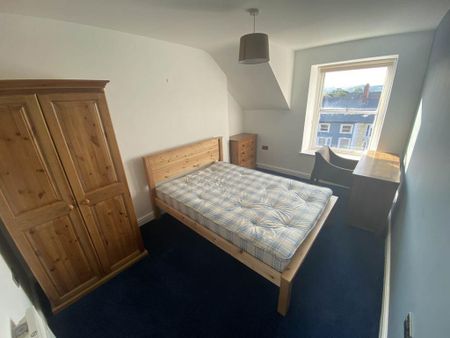 4 bedroom flat to rent - Photo 3