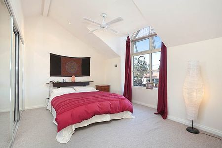 Stylish Urban Living in the Heart of Brunswick - Photo 4