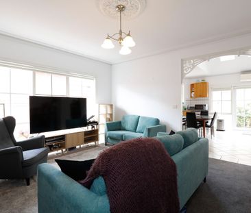 Great Location, Comfortable Home - Photo 1