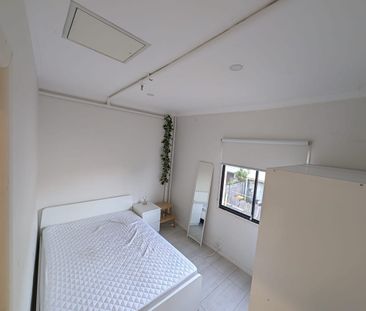One Bedroom Unit - Close to City Inspect 2.30pn Sat - Photo 2