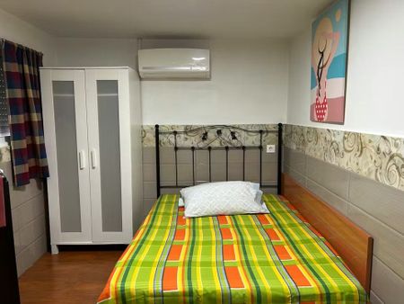 Travessera de Collblanc, L'Hospitalet de Llobregat, Catalonia 08904 - Foto 5