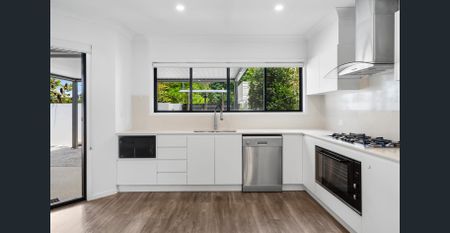 Fully Furnished Modern Town House! - Photo 5