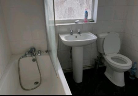 2 Bed Flat, Stoney Stanton Road, CV1 - Photo 4