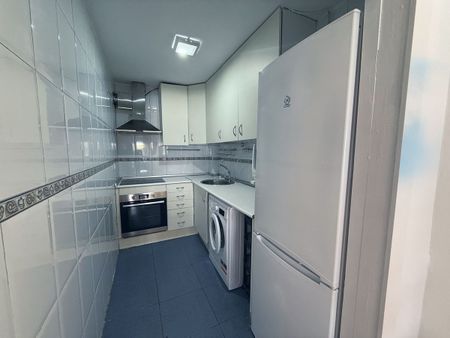Apartment – Middle Floor Apartment in Marbella - Photo 4