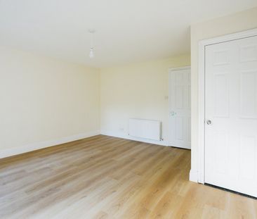 Terraced House to rent - Marmadon Road, London, SE18 - Photo 6