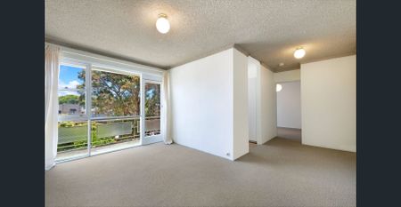 Bright, Updated & Convenient One-Bedroom Apartment - Photo 4