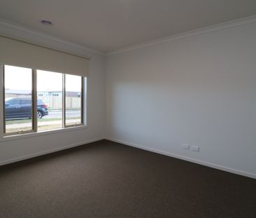 Modern family living in Armstrong Creek. - Photo 2