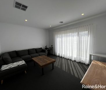 Splendid 4Br Home in Mount Duneed just before Torquay! - Photo 3
