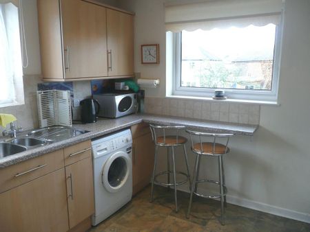 2 bedroom maisonette to rent - Photo 2