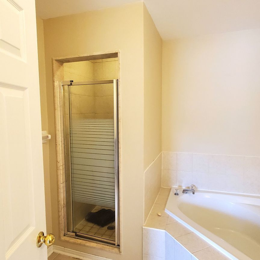 For Lease - 3938 Nightshade Lane, Mississauga, Ontario - Photo 1